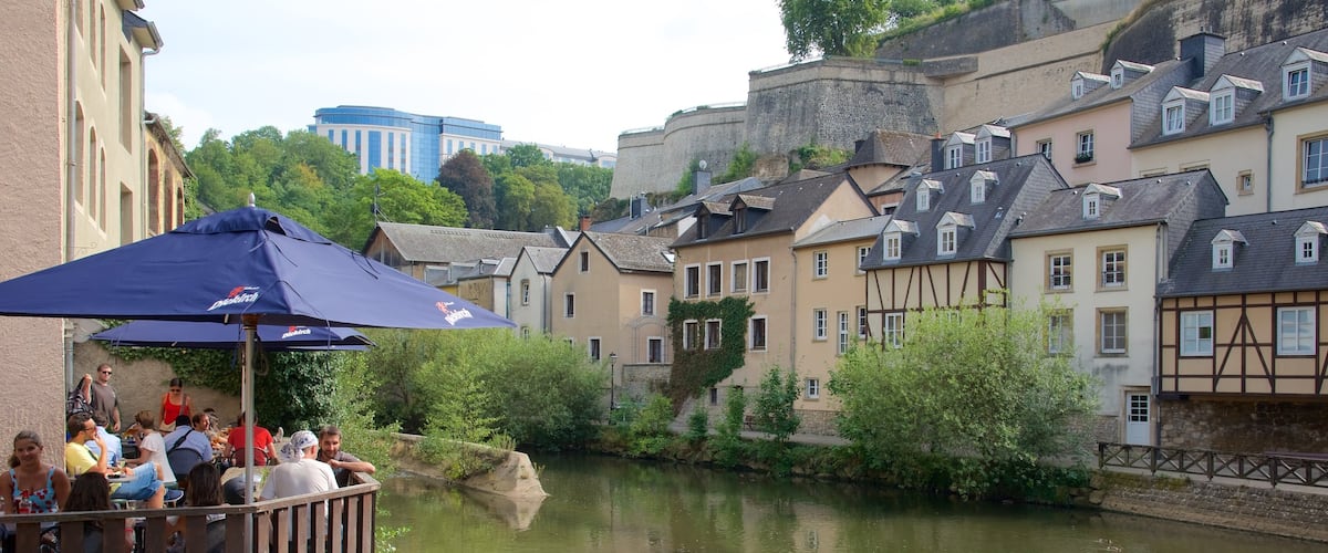 Luxemburgo ofreciendo comer al aire libre, un río o arroyo y patrimonio de arquitectura