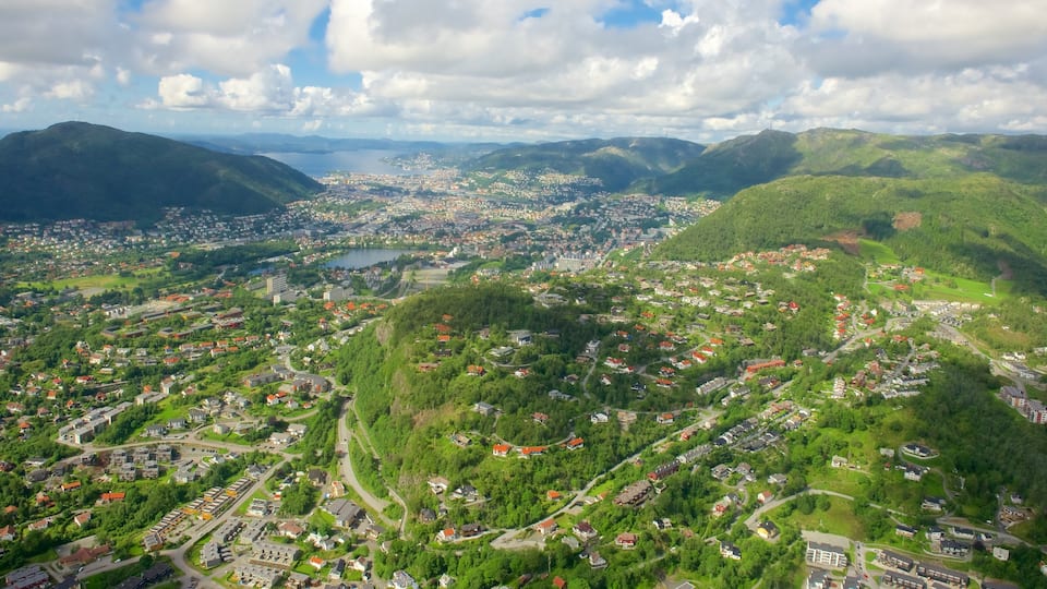 Bergen som omfatter en by