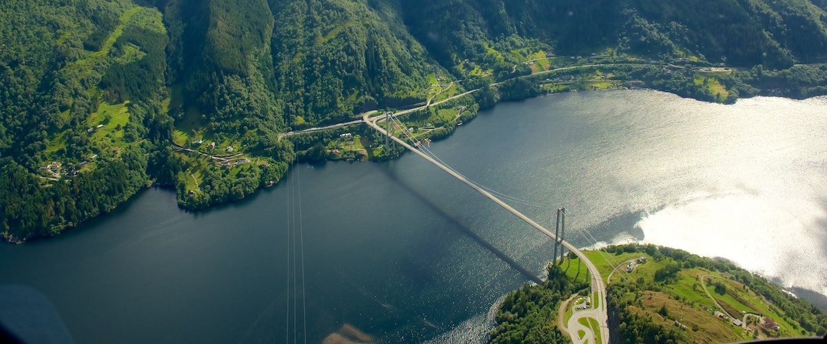 Bergen qui includes panoramas, lac ou étang et montagnes
