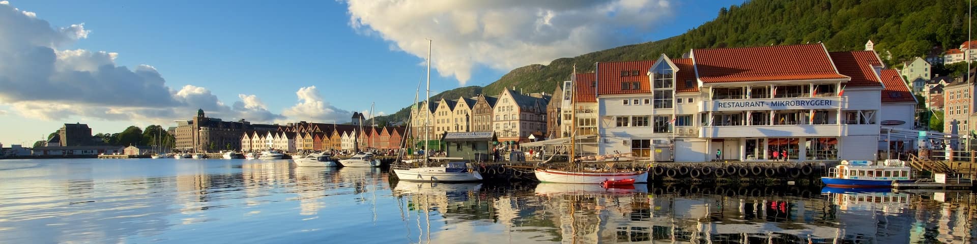 Bergen das einen Küstenort, Bootfahren und Marina