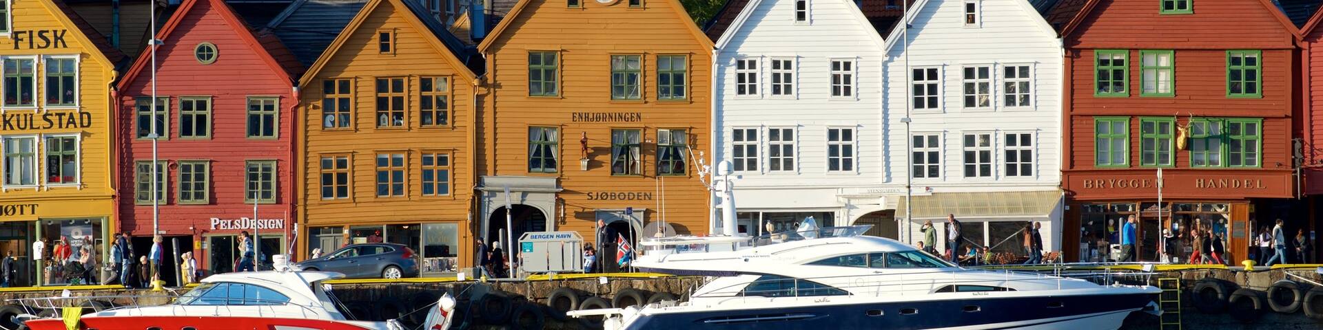 Bryggen showing a coastal town and boating
