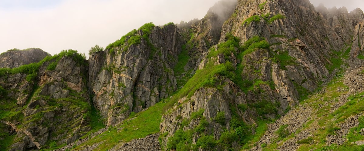 Andoy featuring mist or fog and mountains