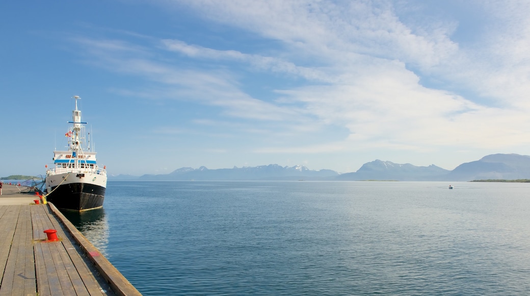 Harstad das einen Bootfahren, allgemeine Küstenansicht und Landschaften