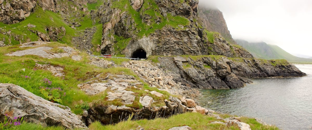 Andoy which includes mountains and mist or fog