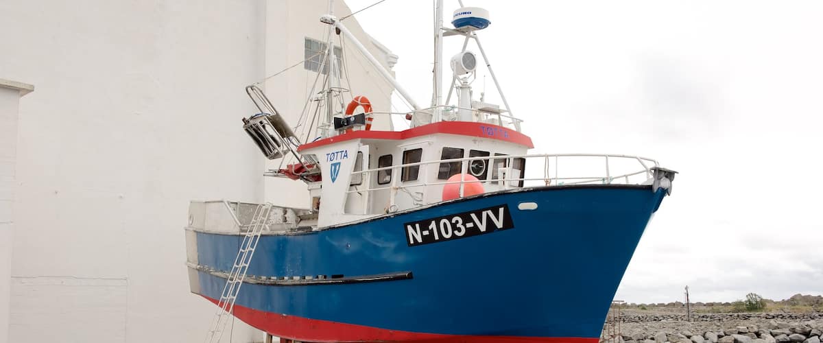Hurtigruten FĂ€hranleger Stamsund das einen Bootfahren