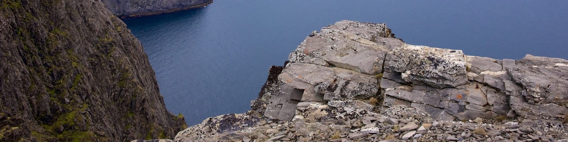 Knivskjellodden which includes landscape views, mountains and general coastal views