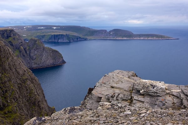 Knivskjellodden mettant en vedette vues littorales, panoramas et montagnes