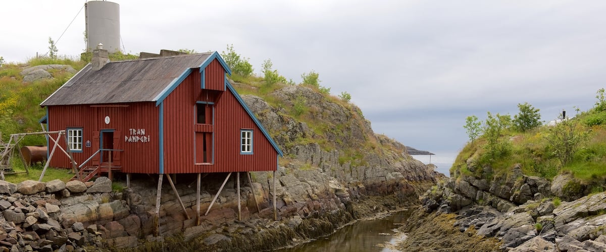 Noors Fiskeværsmuseum bevat een rivier of beek