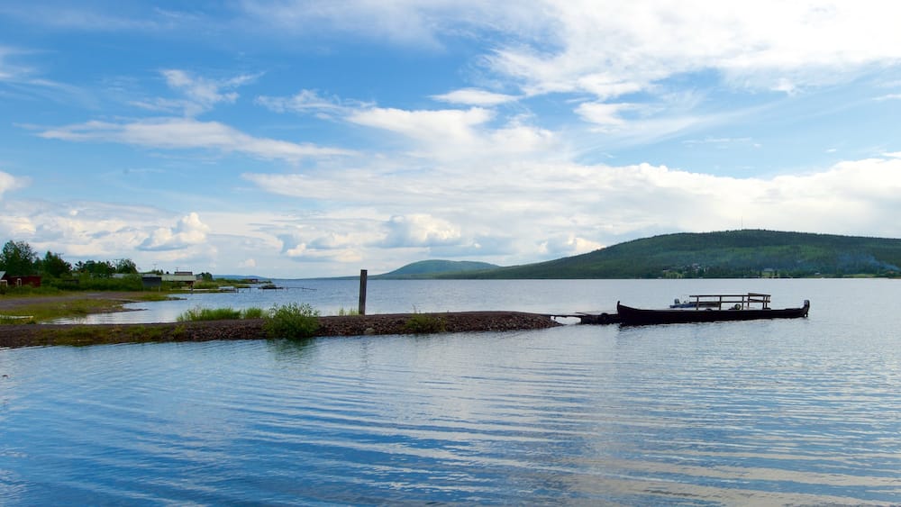 Jukkasjarvi showing a lake or waterhole