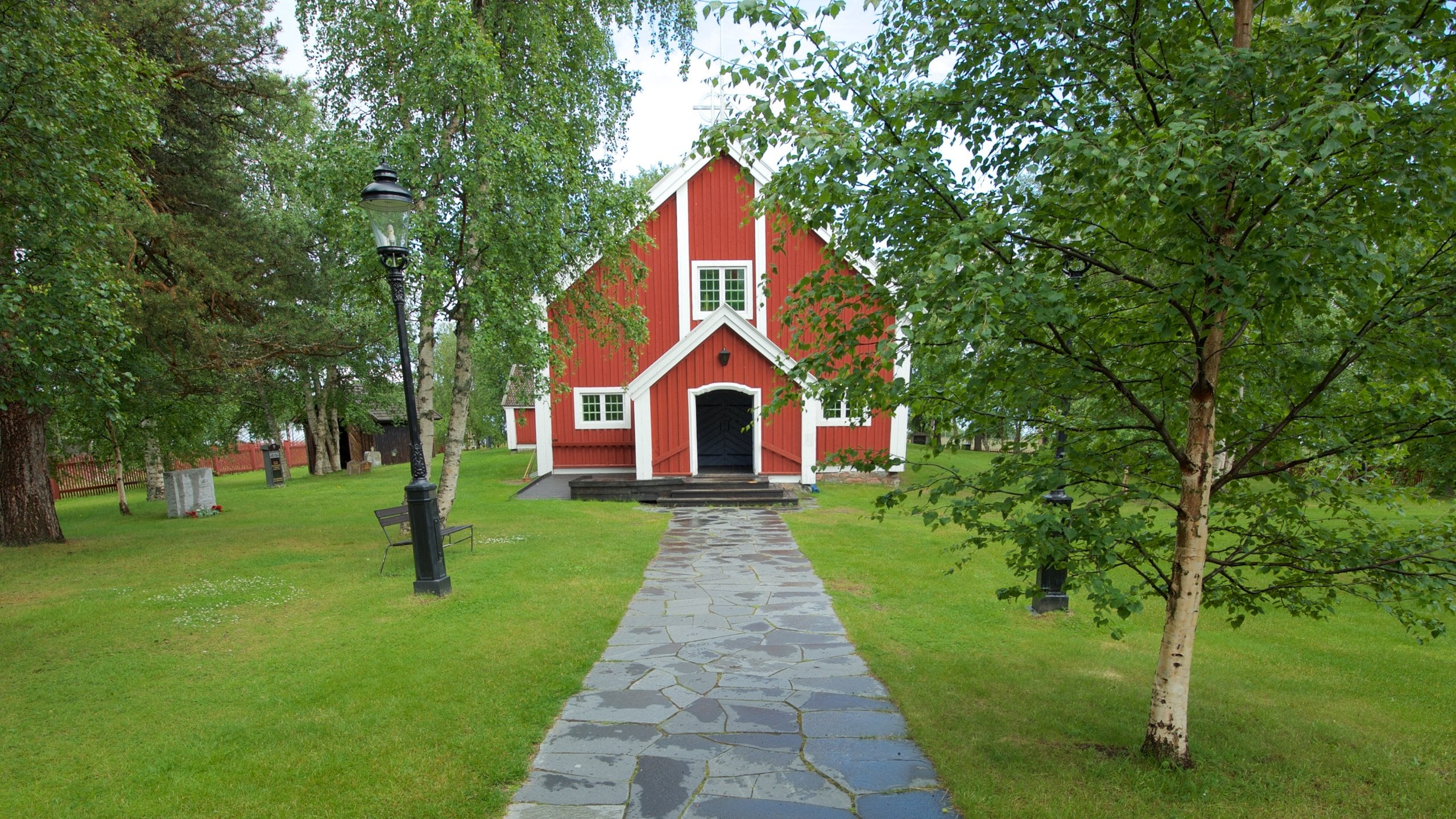 Jukkasjarvi showing heritage architecture, religious elements and a church or cathedral