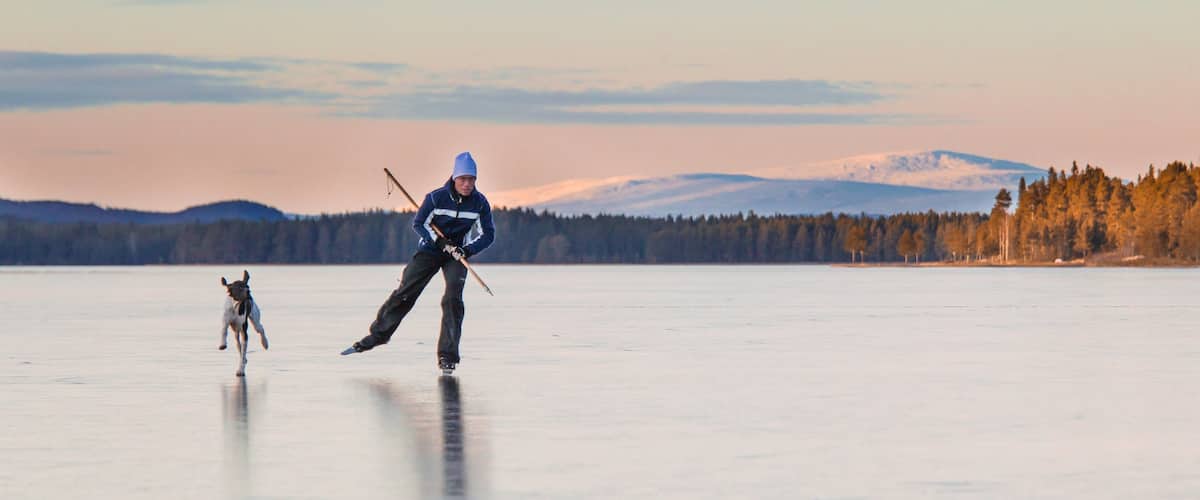 Vemdalen montrant coucher de soleil et patinage sur glace