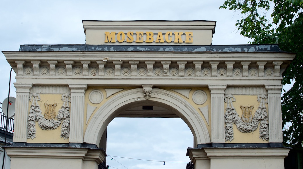 Mosebacke Square showing heritage architecture and signage