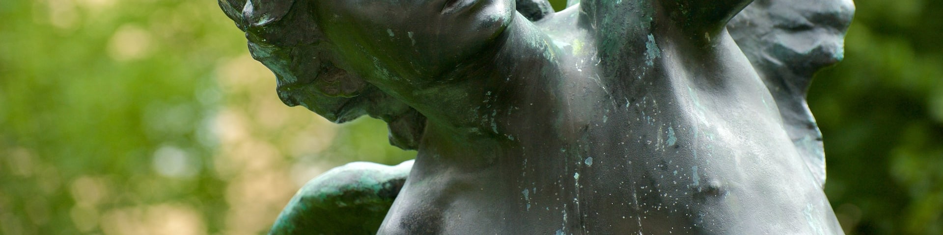 Maria Square showing a statue or sculpture