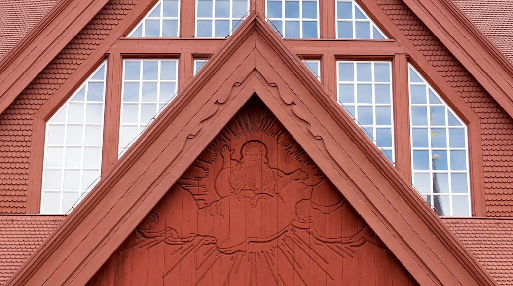 Kiruna kyrka som visar konst