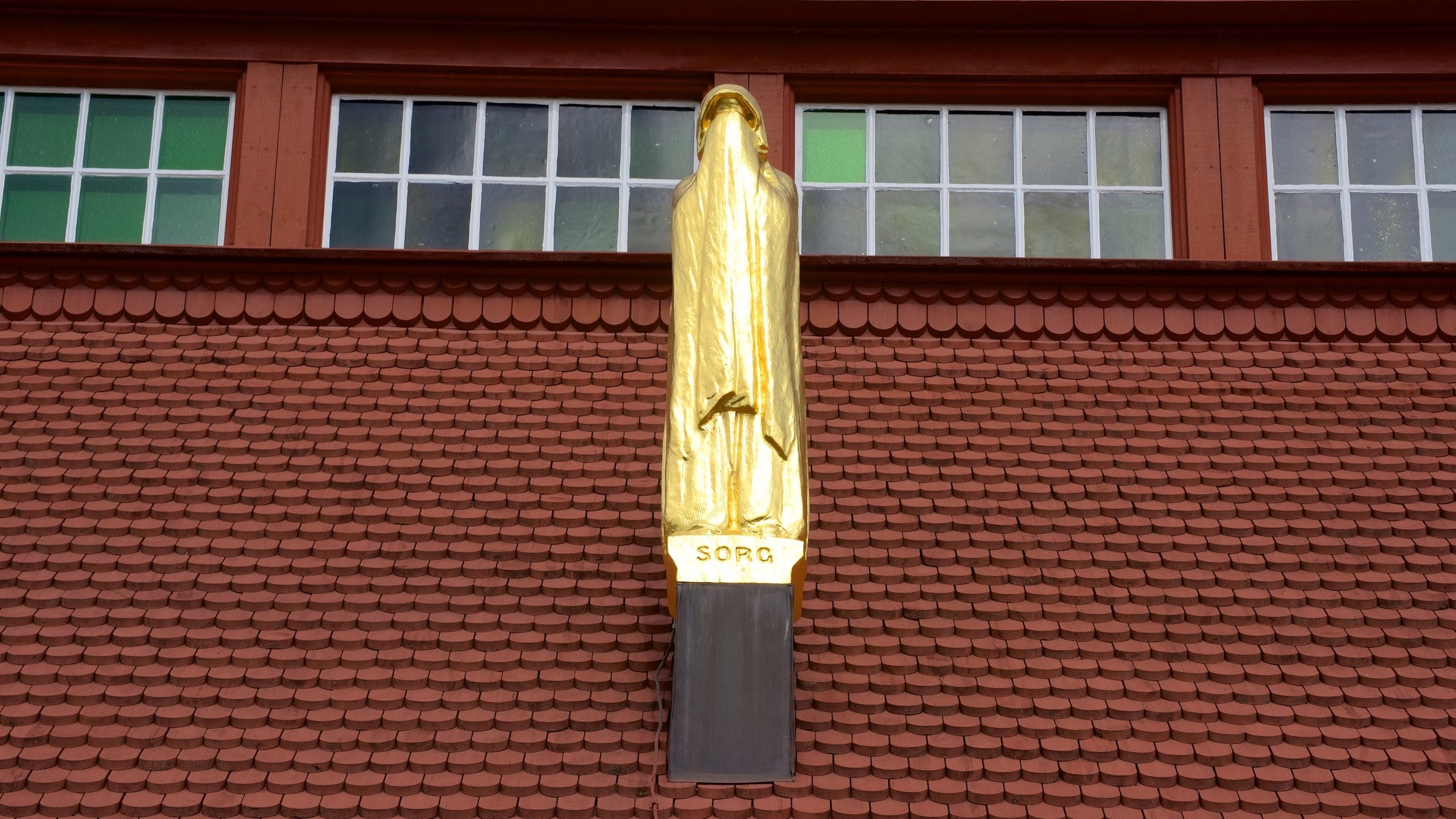 Kiruna Kyrka og byder på en statue eller en skulptur