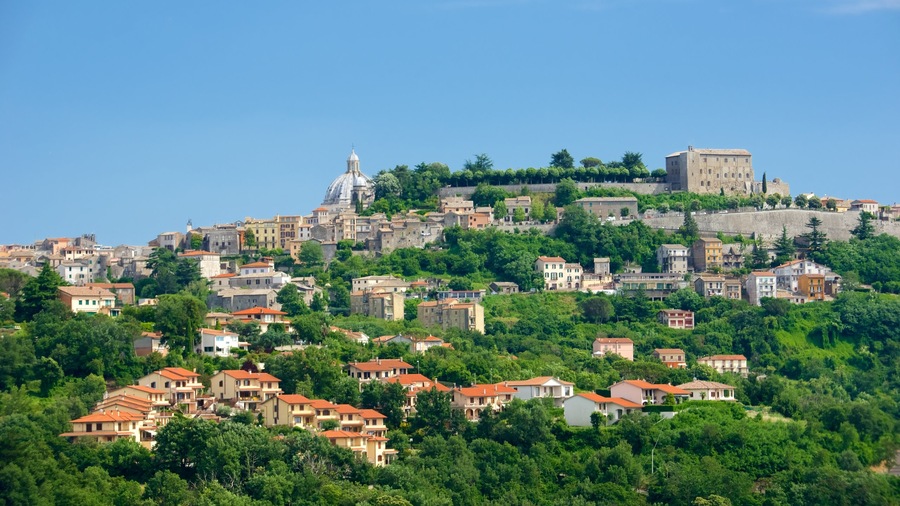 Montefiascone cho thấy thành phố