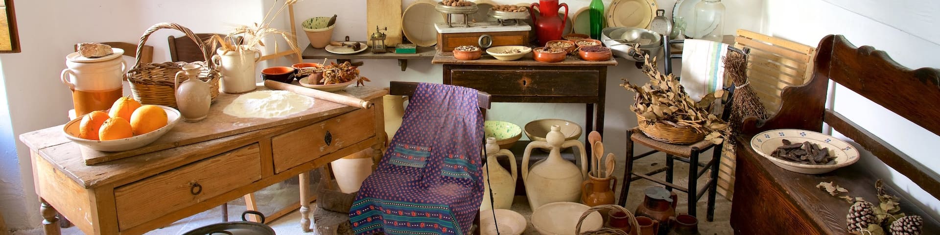 Trullo Sovrano featuring interior views and food