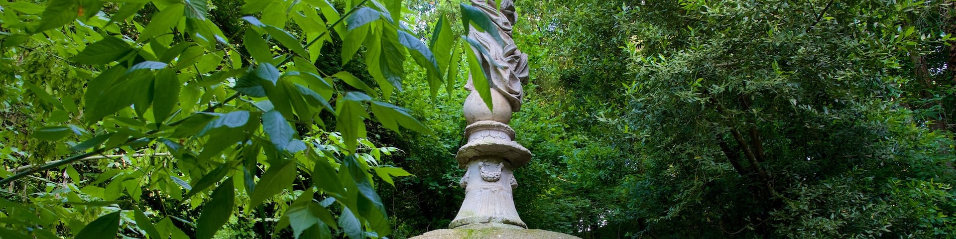 Parco dei Mostri showing a statue or sculpture