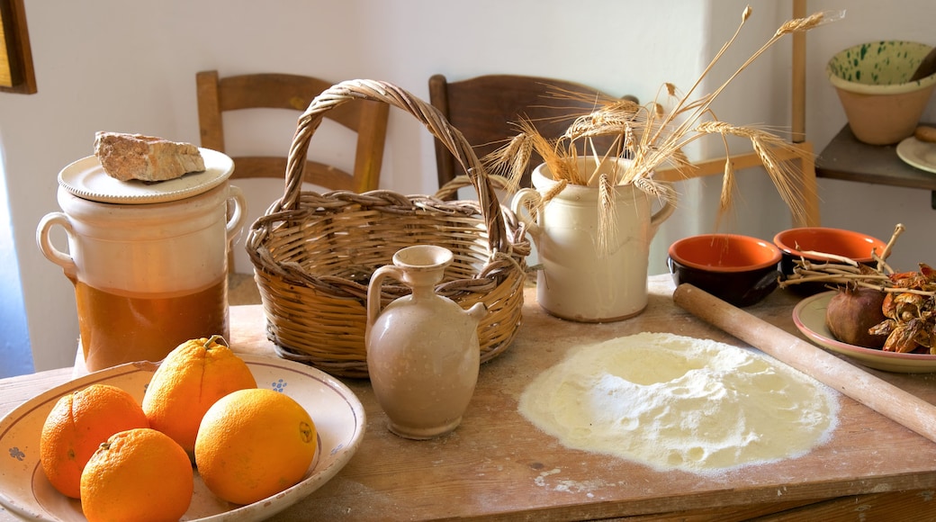 Trullo Sovrano showing food