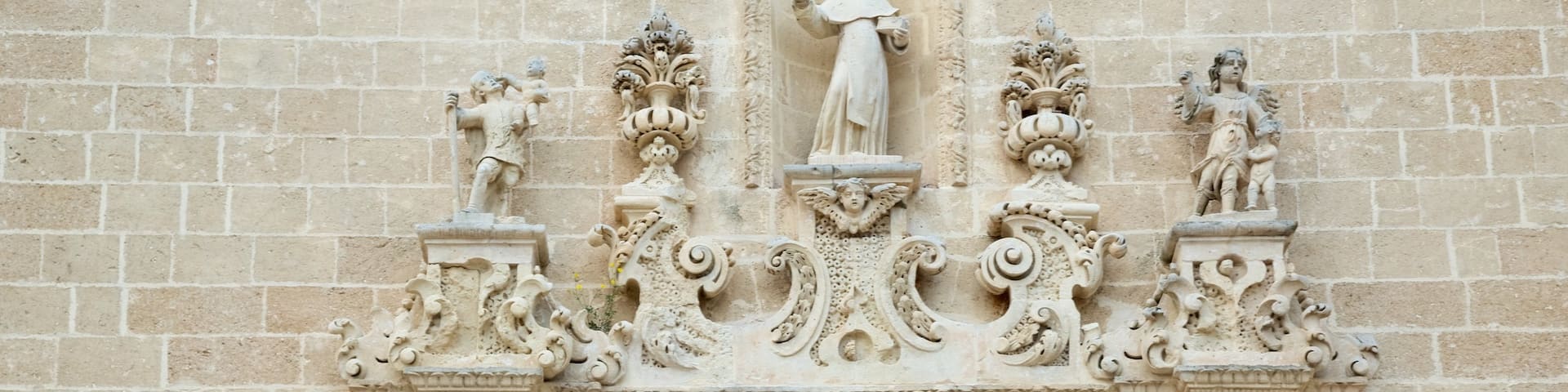 Manduria which includes heritage architecture