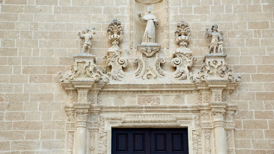 Manduria bevat historische architectuur