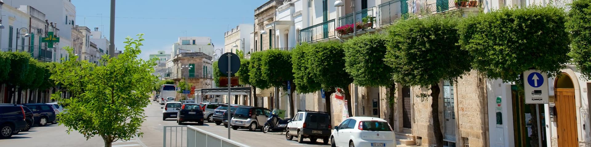 Brindisi featuring street scenes