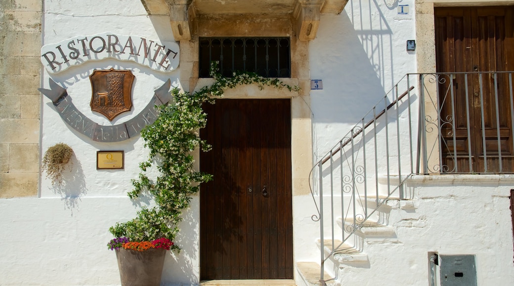 Brindisi ofreciendo señalización y patrimonio de arquitectura