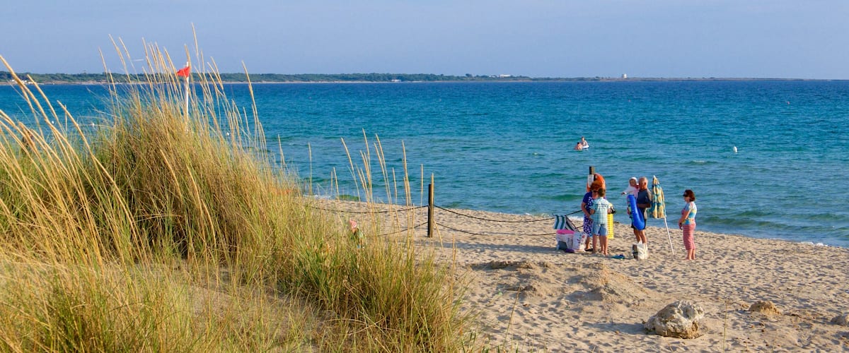 Baia Verde Beach mit einem Sandstrand und allgemeine Küstenansicht