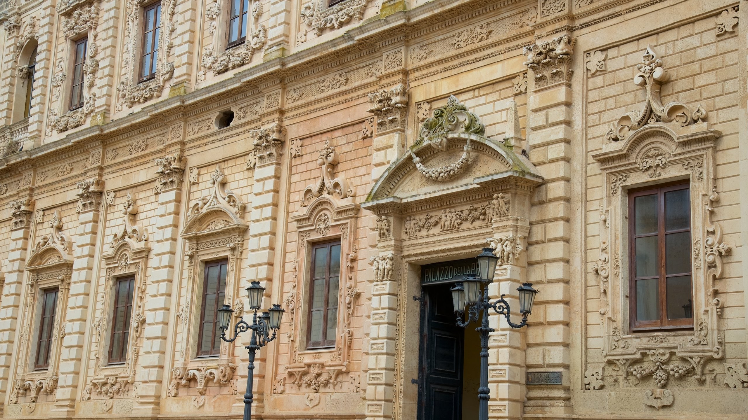 Lecce which includes heritage architecture