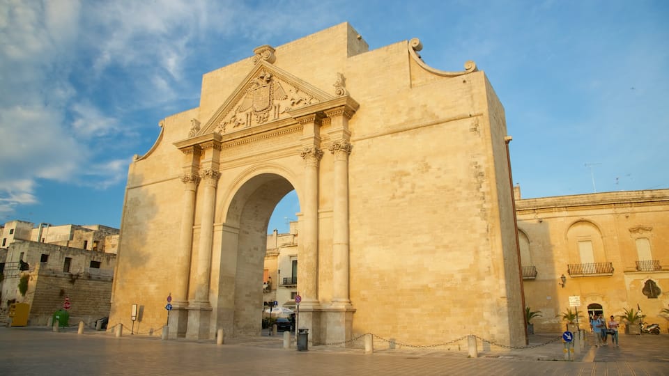 Arco di Trionfo which includes a sunset, heritage architecture and a square or plaza