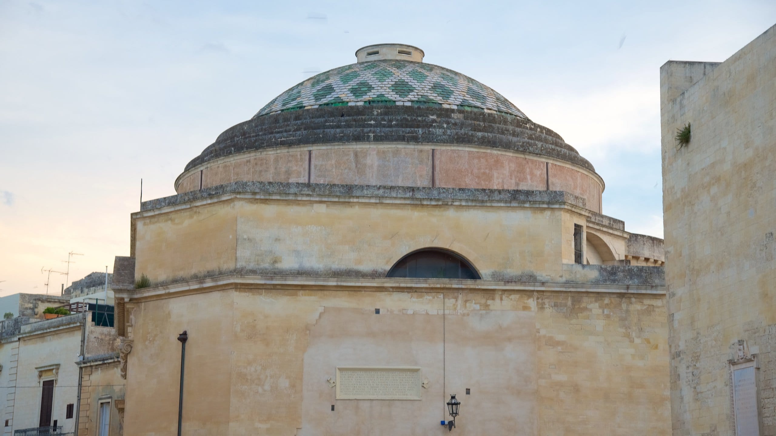 Lecce which includes heritage architecture and a sunset