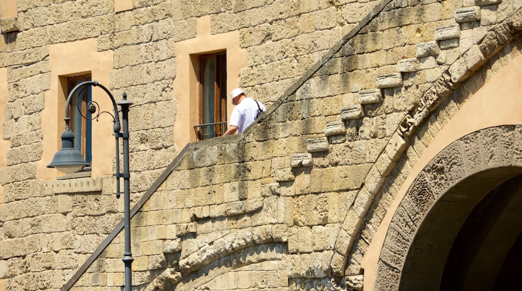 Tarquinia toont historische architectuur