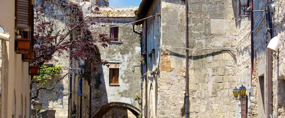 Tarquinia which includes heritage architecture