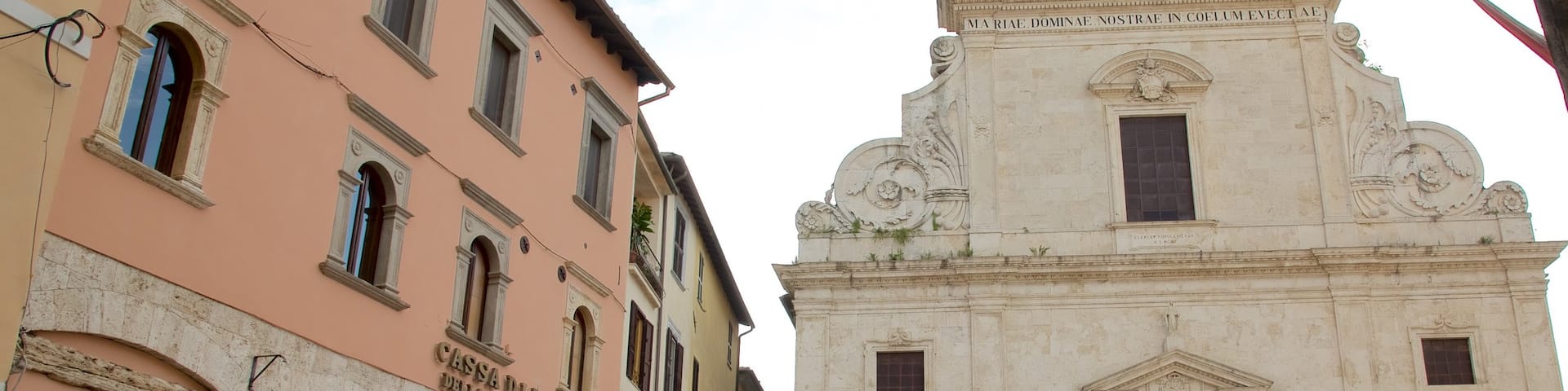 Orte which includes a square or plaza
