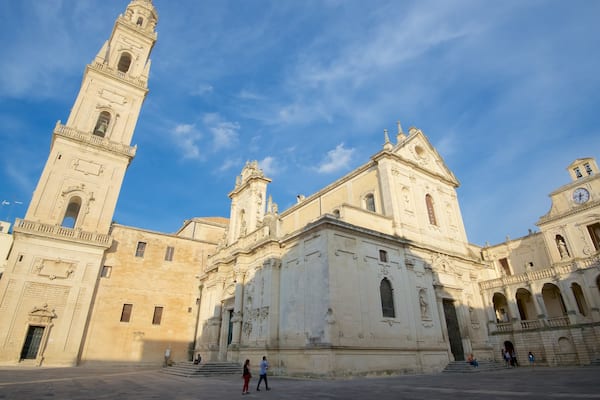 Piazza del Duomo mit einem Kirche oder Kathedrale, historische Architektur und Platz oder Plaza