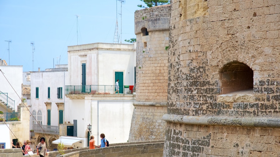 Il castello di Otranto inclusief historische architectuur en kasteel of paleis