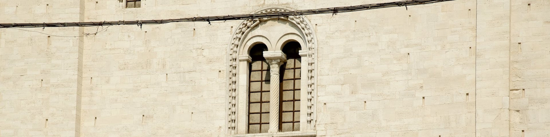 Bari Cathedral featuring heritage architecture
