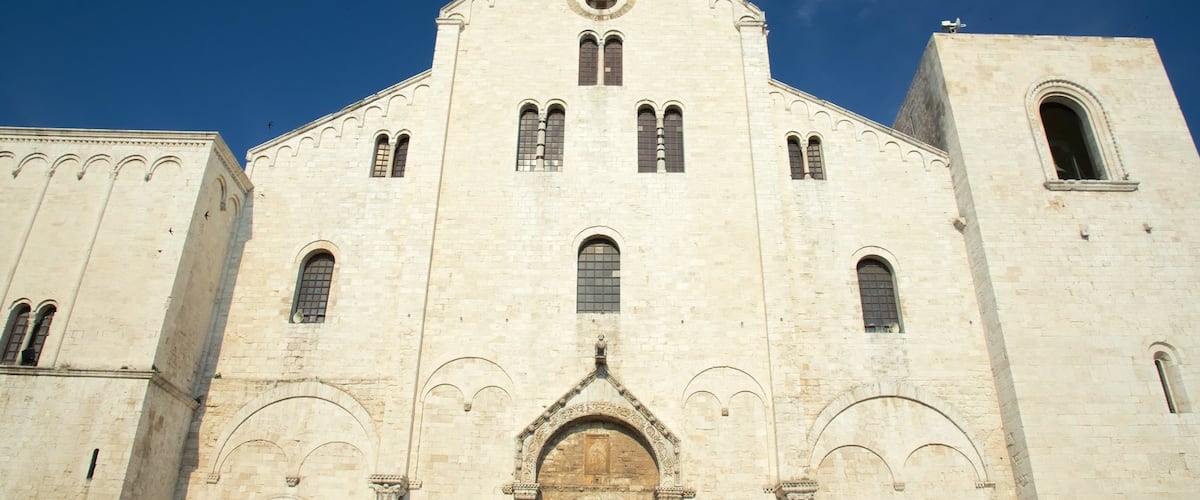 Basilika von San Nicola welches beinhaltet historische Architektur, Kirche oder Kathedrale und religiöse Elemente