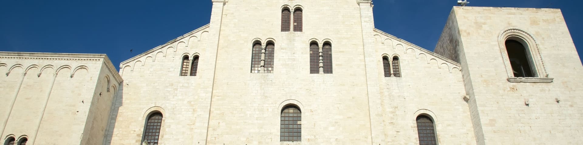 Basilica of San Nicola featuring religious elements, heritage architecture and a church or cathedral