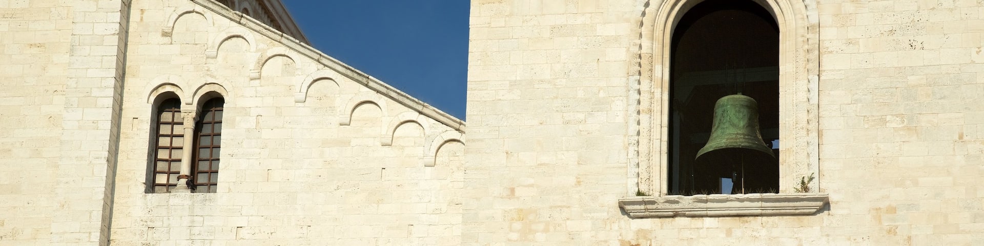 Basilica of San Nicola featuring religious aspects, a church or cathedral and heritage architecture