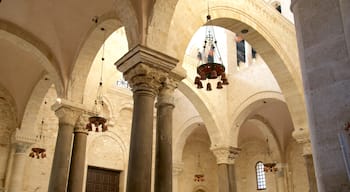 Basilica di san Nicola che include architettura d\'epoca, vista interna e religiosità