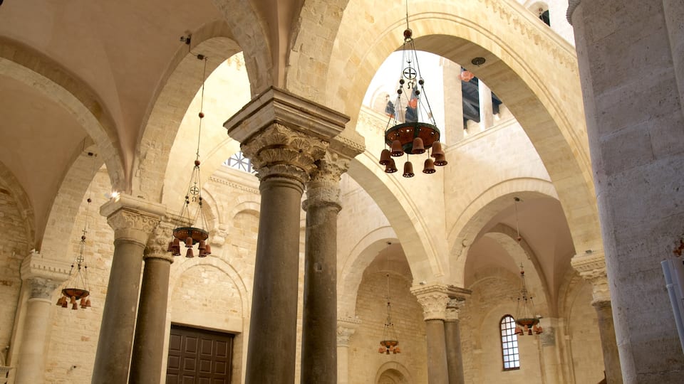 Basilica of San Nicola showing religious aspects, a church or cathedral and interior views