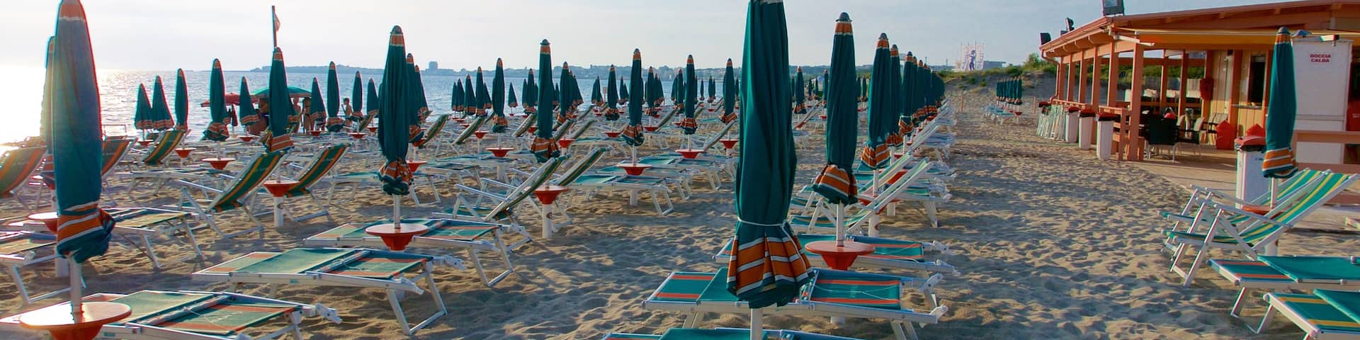 バイア ベルデ ビーチ 表示 砂浜 と 夕焼け