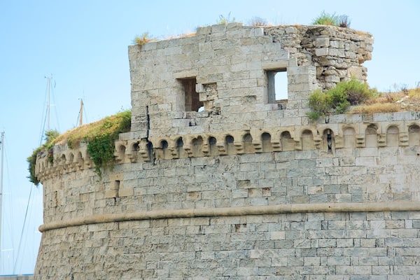 ChĂąteau de Gallipoli mettant en vedette chĂąteau, patrimoine architectural et vues littorales