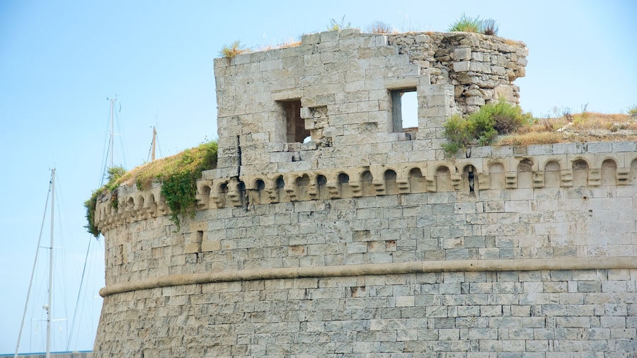 Gallipoli Castle featuring heritage architecture, general coastal views and château or palace
