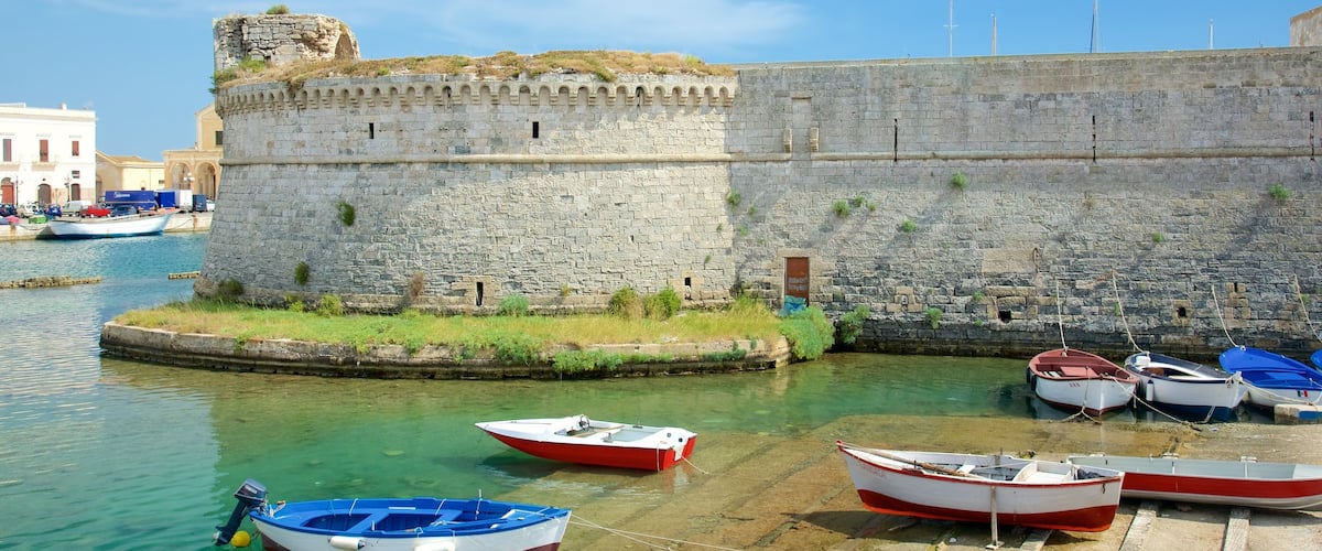 Schloss Gallipoli das einen allgemeine Küstenansicht, historische Architektur und Burg