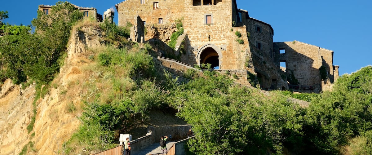 Bagnoregio showing a sunset, a bridge and heritage architecture