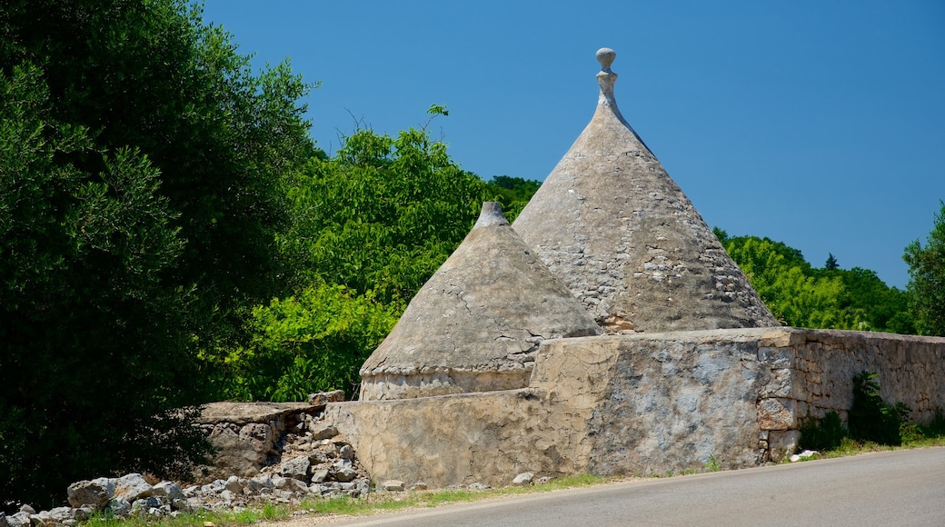 Puglia che include rovine e architettura d\'epoca