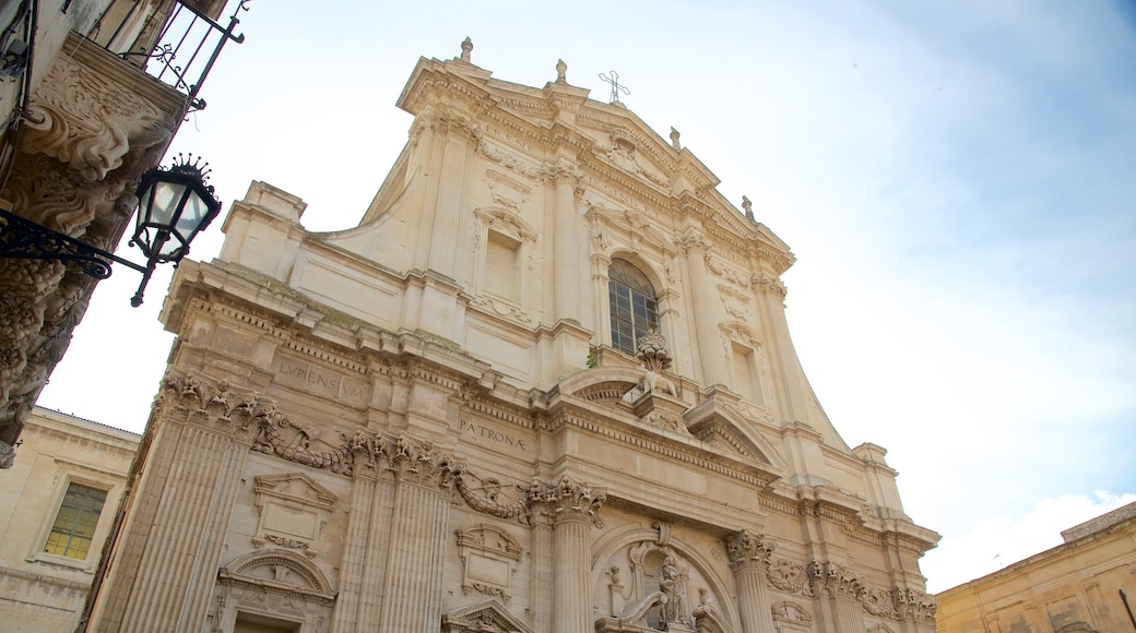 Lecce featuring château or palace, heritage architecture and religious elements