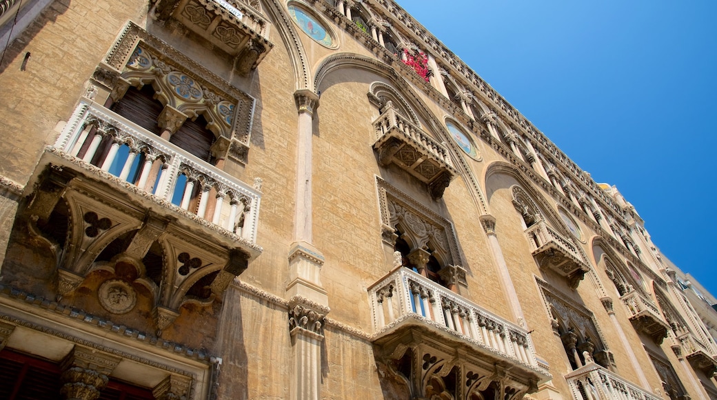 Bari mostrando patrimonio de arquitectura
